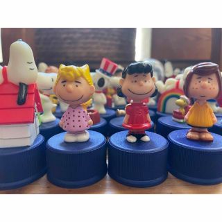 ピーナッツ(PEANUTS)の当時物‼️コレクター必見‼️PEPSI スヌーピーボトルキャップ×３２個(キャラクターグッズ)