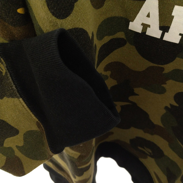 A BATHING APE(アベイシングエイプ)のA BATHING APE アベイシングエイプ カモクルーネック 001TEG301015X 総柄クルーネックスウェット グリーンカモ メンズのトップス(スウェット)の商品写真