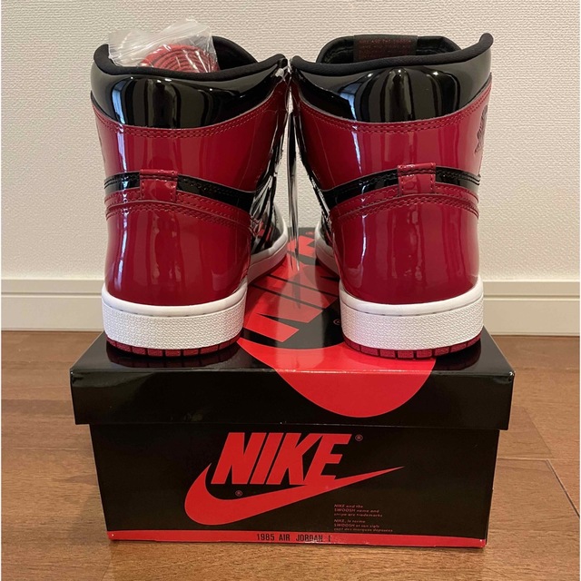 NIKE(ナイキ)のNIKE AIR JORDAN 1 HIGH PATENT BRED 26.5 メンズの靴/シューズ(スニーカー)の商品写真