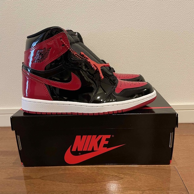 NIKE(ナイキ)のNIKE AIR JORDAN 1 HIGH PATENT BRED 26.5 メンズの靴/シューズ(スニーカー)の商品写真