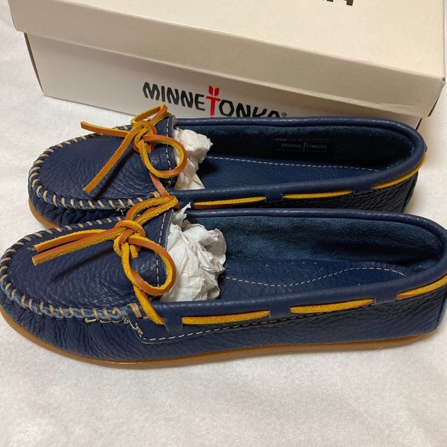 Minnetonka(ミネトンカ)のミネトンカ　モカシン　24cm 新品　フラットシューズ レディースの靴/シューズ(ローファー/革靴)の商品写真