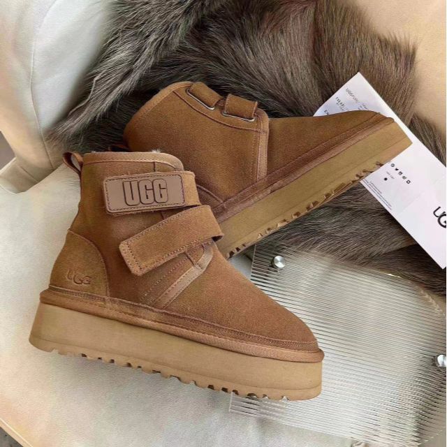 となってお㊎ UGG - 新品未使用✦入手困難UGG新作厚底ブーツ!の通販