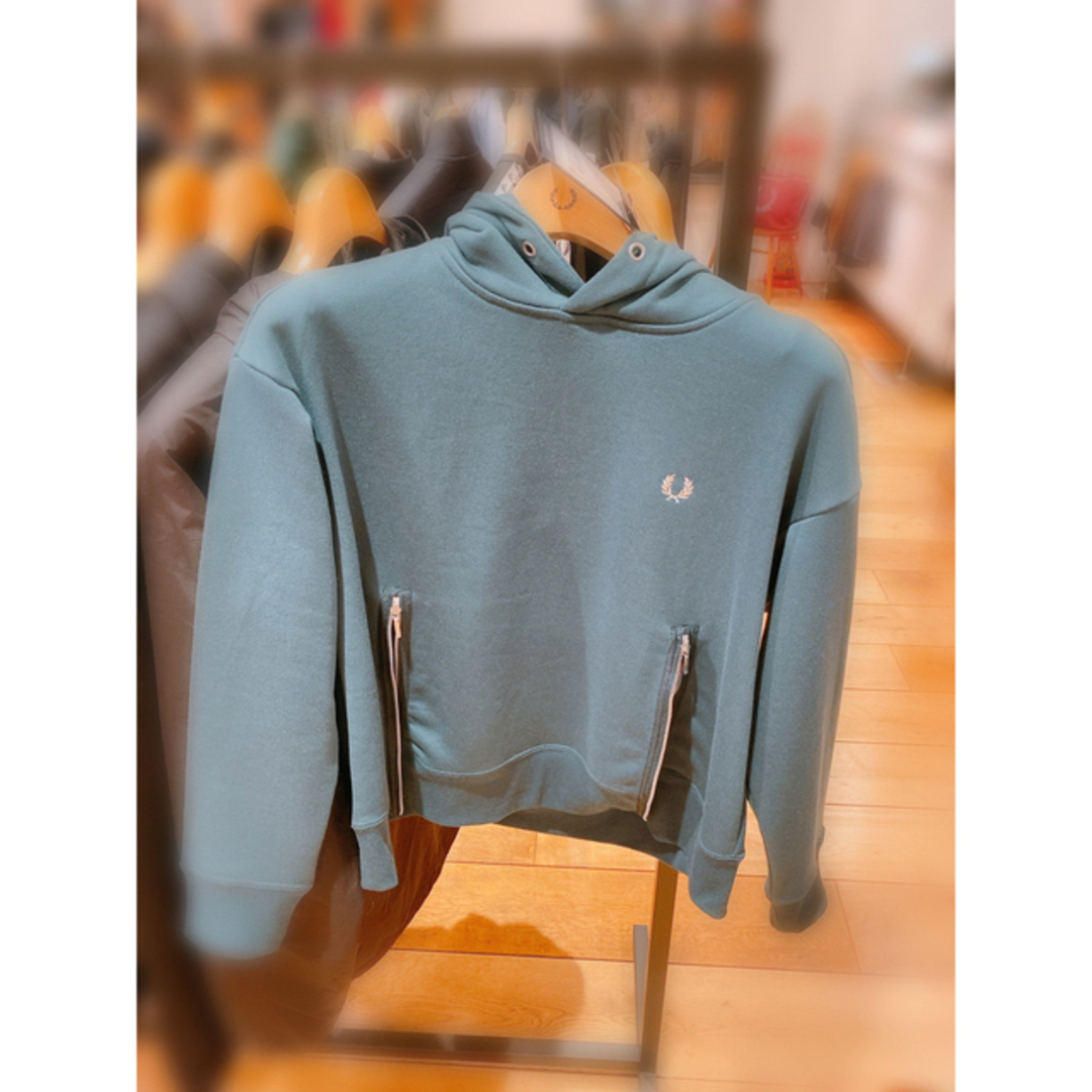 FRED PERRY(フレッドペリー)のFRED PERRYパーカー ¥17600 レディースのトップス(パーカー)の商品写真