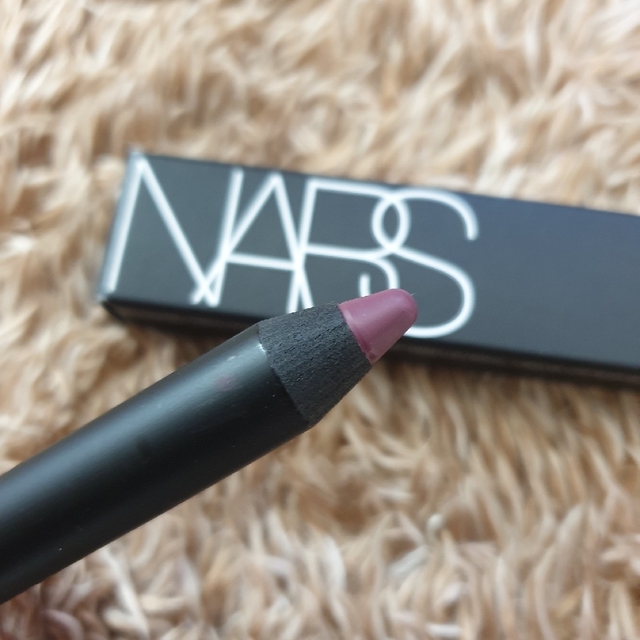 NARS(ナーズ)のNARS 新品未使用 ベルベットマットリップペンシル コスメ/美容のベースメイク/化粧品(口紅)の商品写真