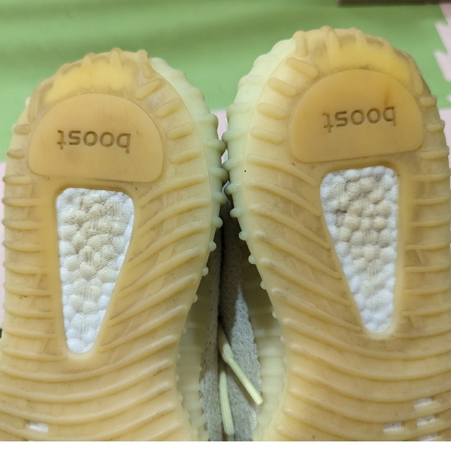 YEEZY（adidas）(イージー)のYEEZY BOOST 350 V2 BUTTER レディースの靴/シューズ(スニーカー)の商品写真