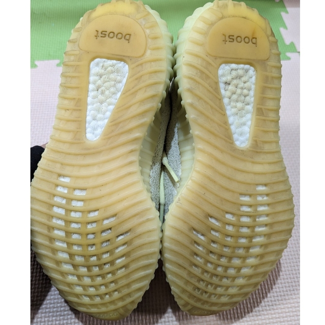 YEEZY（adidas）(イージー)のYEEZY BOOST 350 V2 BUTTER レディースの靴/シューズ(スニーカー)の商品写真