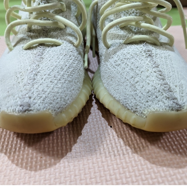 YEEZY（adidas）(イージー)のYEEZY BOOST 350 V2 BUTTER レディースの靴/シューズ(スニーカー)の商品写真