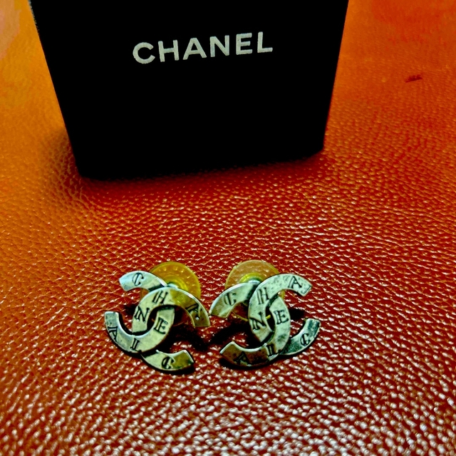 【CHANEL】シルバーピアス（箱付） 1