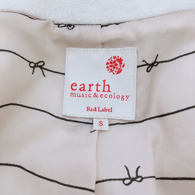 earth music & ecology(アースミュージックアンドエコロジー)の【 earth music&ecology 】　リボン　コート　アイボリー レディースのジャケット/アウター(ロングコート)の商品写真