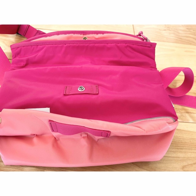 hellolulu(ハロルル)の新品未使用  iPad対応　ショルダーバッグ 鞄 レディースのバッグ(ショルダーバッグ)の商品写真