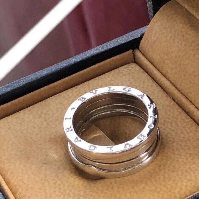 BVLGARI(ブルガリ)の美品　K18WG 10.7g ブルガリビーゼロワンB-Zero1 リング 54 レディースのアクセサリー(リング(指輪))の商品写真