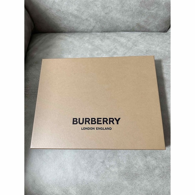 BURBERRY(バーバリー)の‼️本日限定セール‼️ほぼ新品、箱付き★Burberry★マフラー🧣 レディースのファッション小物(マフラー/ショール)の商品写真