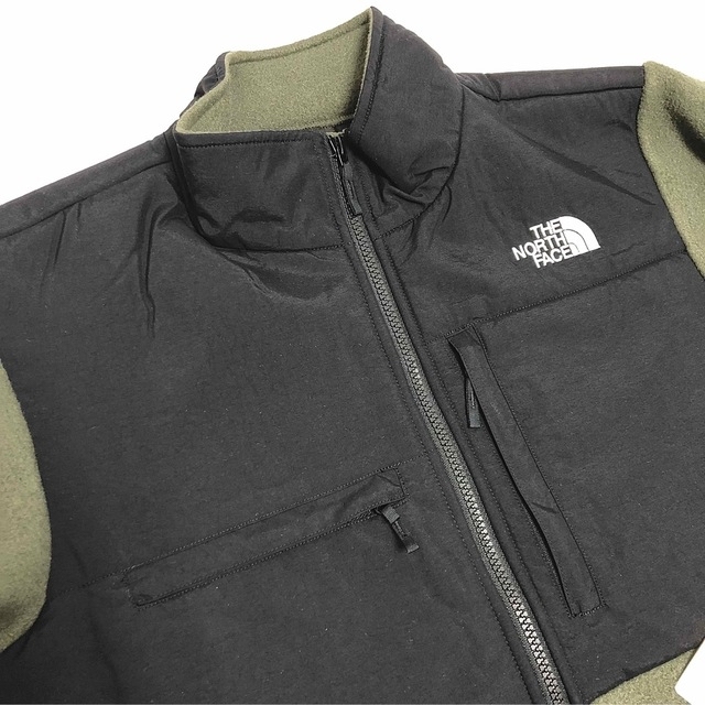 THE NORTH FACE(ザノースフェイス)のノースフェイス デナリ ジャケット フリース ワッペン スクエア ロゴ カーキ メンズのジャケット/アウター(マウンテンパーカー)の商品写真