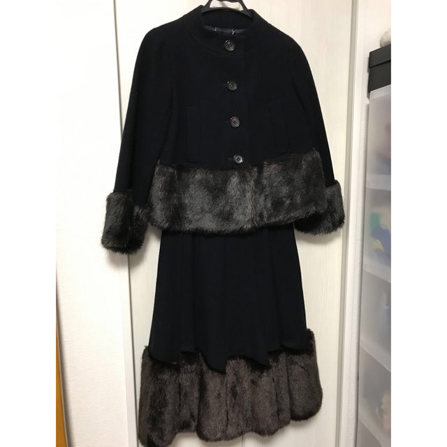 ジェーンマープルドンル　裾ファージャケット＆スカート  セットアップ　ブラック毛皮/ファーコート