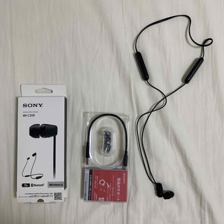 ソニー(SONY)のSONY　ワイヤレスイヤホン　WI-C200　2〜3回のみ使用(ヘッドフォン/イヤフォン)