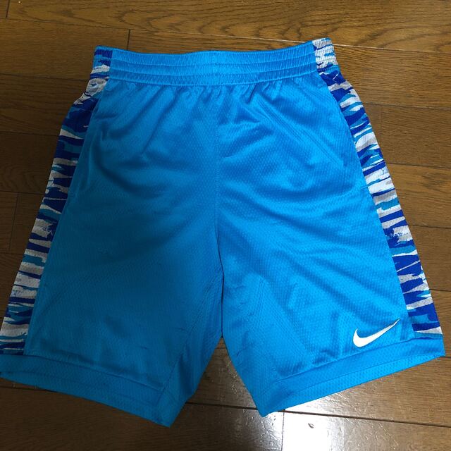 NIKE(ナイキ)のNIKE ハーフパンツ　Lサイズ　160センチ キッズ/ベビー/マタニティのキッズ服男の子用(90cm~)(パンツ/スパッツ)の商品写真