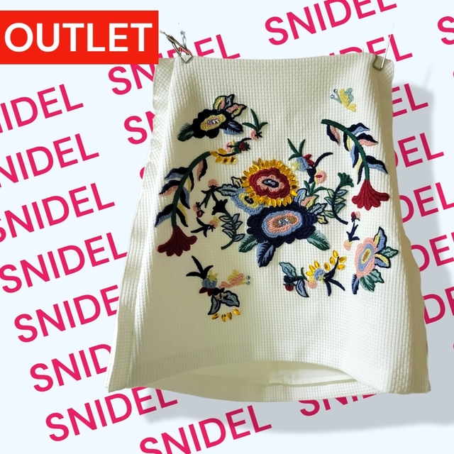 SNIDEL(スナイデル)のSNIDEL【スナイデル】花柄　刺繍　スカート レディースのスカート(ひざ丈スカート)の商品写真