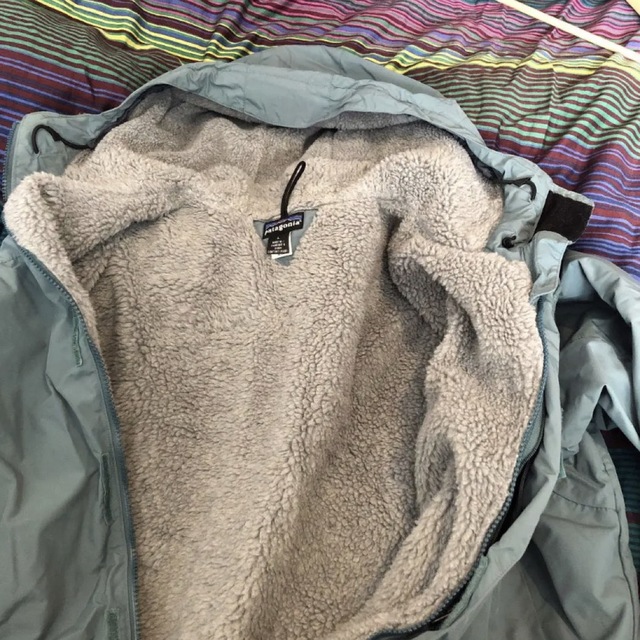 patagonia(パタゴニア)のパタゴニアpatagoniaインファーノLサイズ　シンチラナイロン　ジャケット レディースのジャケット/アウター(ナイロンジャケット)の商品写真