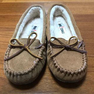 ミネトンカ(Minnetonka)のMINNETONKA キャリーファーモカシン　US7（24cm）(スリッポン/モカシン)