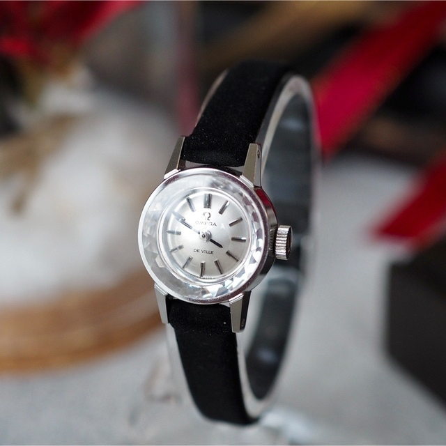 OMEGA(オメガ)の箱付き 美品✨オメガ カットガラス 純正尾錠 ベルト2本✨ロレックス カルティエ レディースのファッション小物(腕時計)の商品写真