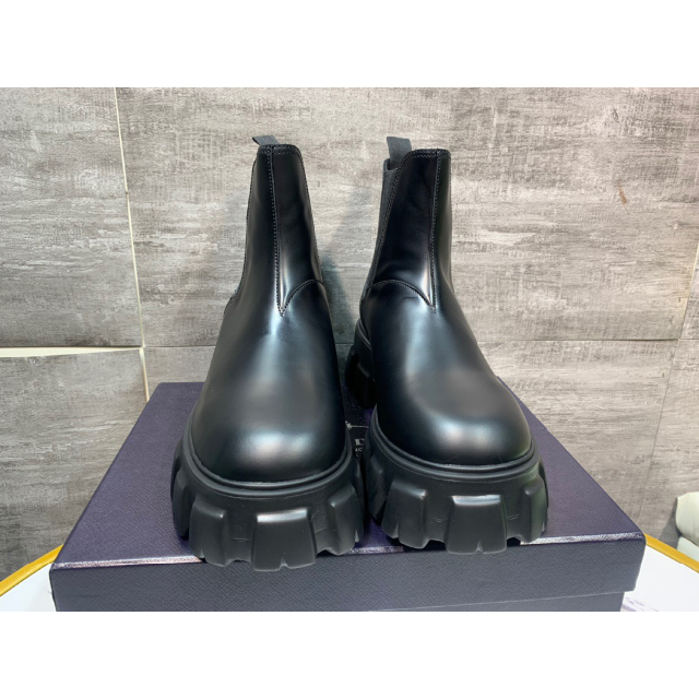 珍しい PRADA - PRADAモノリス ブラッシュドレザー チェルシーブーツ