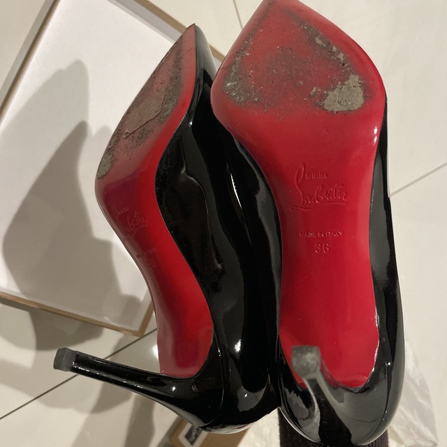 Christian Louboutin(クリスチャンルブタン)のお値下げ　ルブタン　黒パンプス レディースの靴/シューズ(ハイヒール/パンプス)の商品写真