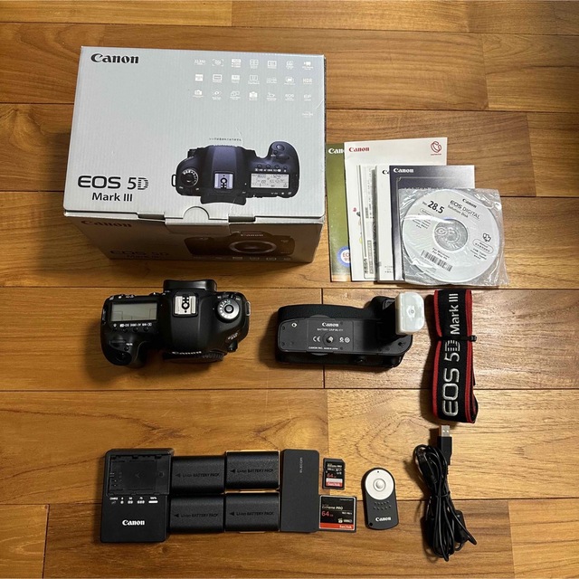 美品 キヤノン 一眼 Canon EOS 5D Mark iiiボディ 箱説カメラ