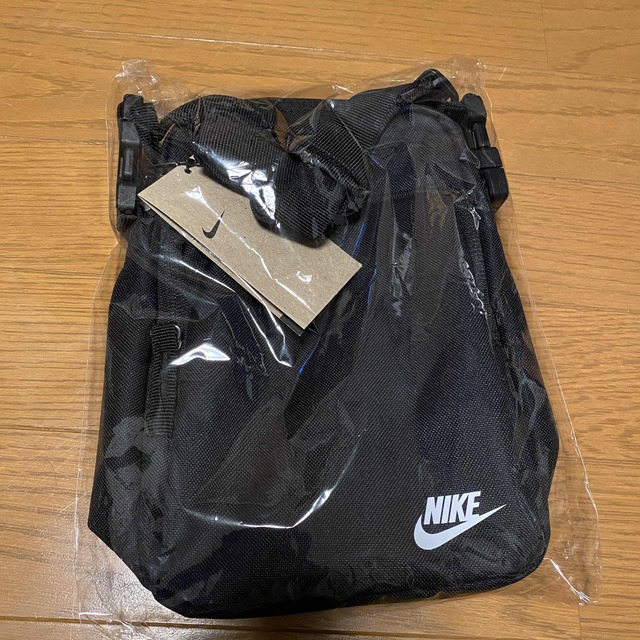 NIKE(ナイキ)のNIKE ヘリテージ クロスボディ DB0456 ショルダーバッグ  【新品】 メンズのバッグ(ショルダーバッグ)の商品写真