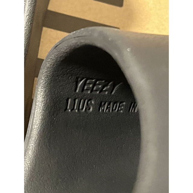 adidas(アディダス)のyeezy slide onyx 29.5cm メンズの靴/シューズ(サンダル)の商品写真
