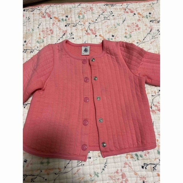 PETIT BATEAU(プチバトー)のプチバトー　チュビックキルティングカーディガン キッズ/ベビー/マタニティのベビー服(~85cm)(カーディガン/ボレロ)の商品写真