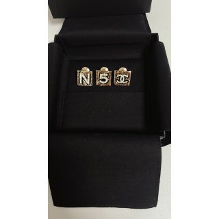 シャネル(CHANEL)のシャネル CHANEL 22S 新作　ブローチbrooch セット　新品未使用(ブローチ/コサージュ)