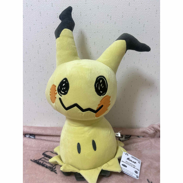 ポケモン(ポケモン)のポケットモンスターめちゃでかミミッキュぬいぐるみ エンタメ/ホビーのおもちゃ/ぬいぐるみ(ぬいぐるみ)の商品写真