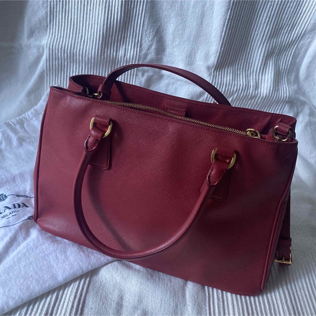 PRADA サフィアーノ 1