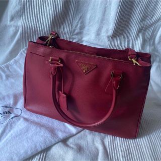 PRADA(ハンドバッグ ・ レッド/赤色系)のフリマアイテム一覧 PRADA(ハンドバッグ ・ レッド/赤色系)のフリマアイテム一覧