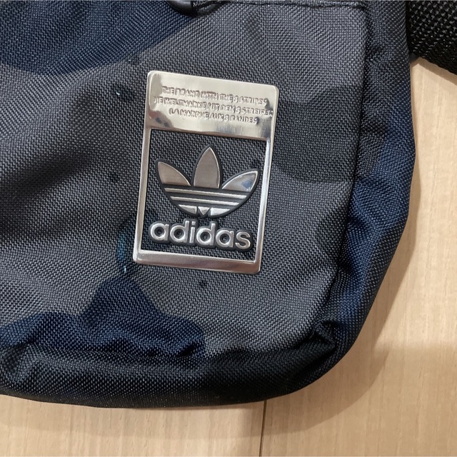 adidas(アディダス)のアディダス 新品 カモフラ ショルダーバッグ ポーチ メンズのバッグ(ショルダーバッグ)の商品写真