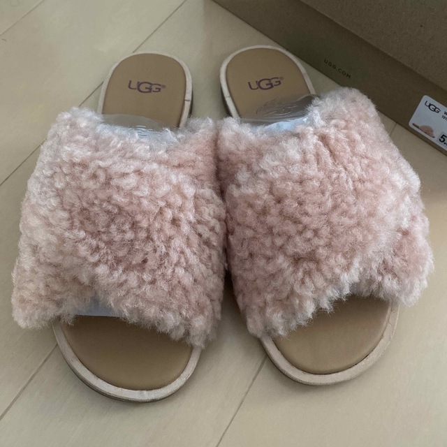 新品UGG アグ　シープスキン クロスストラップ　サンダル　JONI  ジョニー