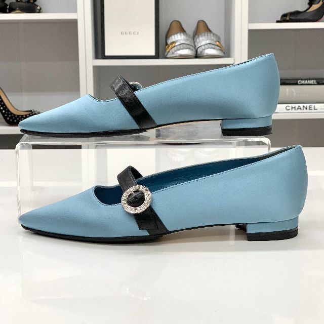 MANOLO BLAHNIK(マノロブラニク)の5669 マノロブラニク ビジュー ベルト サテン パンプス ブルー レディースの靴/シューズ(ハイヒール/パンプス)の商品写真