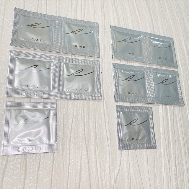 RMK(アールエムケー)のRMK クリーミィポリッシュトベース N 01,02 ２色 サンプル1g×10包 コスメ/美容のベースメイク/化粧品(化粧下地)の商品写真