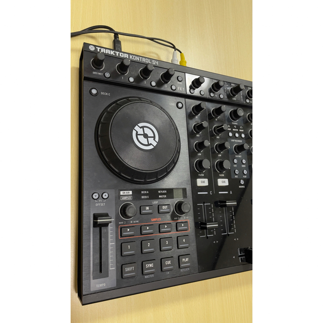 TRAKTOR KONTROL S4 トラクター　dj コントローラー 1