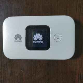 ファーウェイ(HUAWEI)のE5577 simフリー WiFiモバイルルーター(その他)