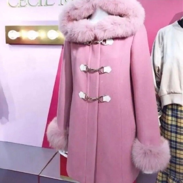 CECIL McBEE(セシルマクビー)の売切り価格　大♥️CECIL McBEE　ビットつきダッフルコート　ピンクコート レディースのジャケット/アウター(ロングコート)の商品写真