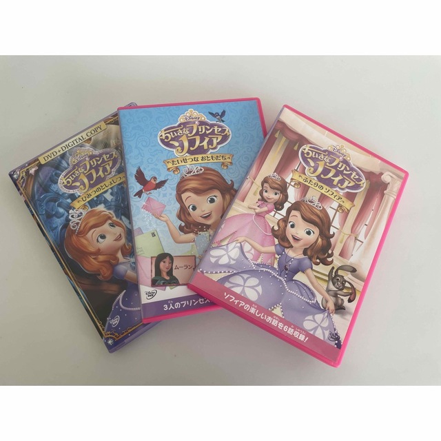 Disney(ディズニー)の【専用】ちいさなプリンセスソフィア　DVD3枚セット エンタメ/ホビーのDVD/ブルーレイ(アニメ)の商品写真