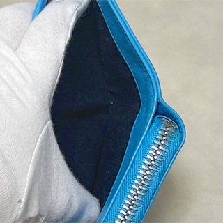 手触り柔らか✨バレンシアガ 財布 二つ折り財布 青 水色ライトブルー シアン