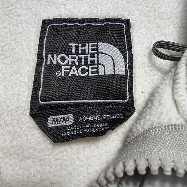 THE NORTH FACE(ザノースフェイス)のTHE NORTH FACEザ・ノース・フェイス　デナリジャケット　白　難あり レディースのジャケット/アウター(ナイロンジャケット)の商品写真