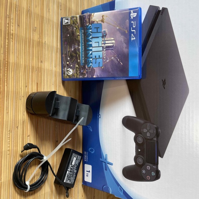 PlayStation4(プレイステーション4)のSONY PlayStation4 本体 CUH-2200BB01 エンタメ/ホビーのゲームソフト/ゲーム機本体(家庭用ゲーム機本体)の商品写真