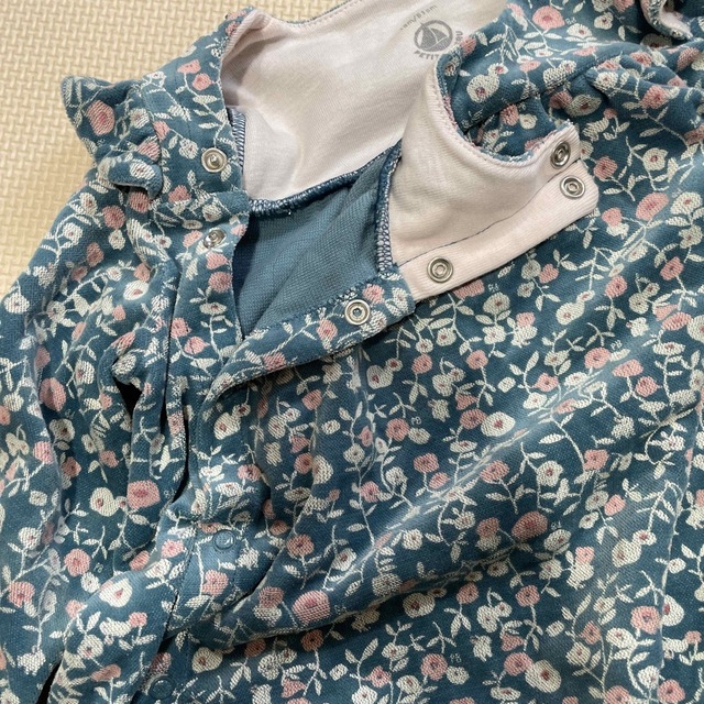 PETIT BATEAU(プチバトー)のプチバトー花柄チュニックワンピース美品80サイズファミリア組曲 キッズ/ベビー/マタニティのベビー服(~85cm)(ワンピース)の商品写真