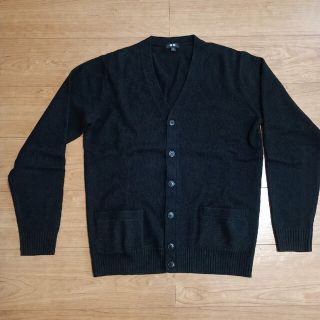 ユニクロ(UNIQLO)のユニクロ　ラムウールカーディガン　黒　Mサイズ(カーディガン)