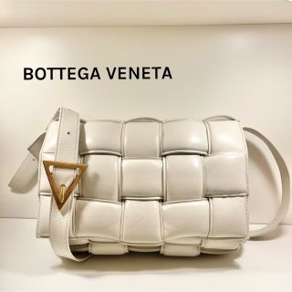 ボッテガヴェネタ(Bottega Veneta)の希少/人気/ボッテガヴェネタ/パデットカセット/プラスター/ホワイト(ショルダーバッグ)