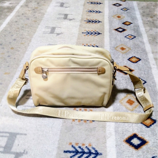 U.P renoma(ユーピーレノマ)のU.P renoma　ショルダーバッグ　ホワイト系　白系 レディースのバッグ(ショルダーバッグ)の商品写真