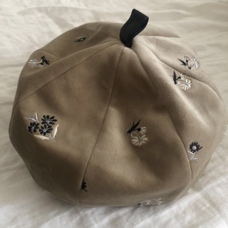 カシラ(CA4LA)の美品 CA4LA 刺繍 ベレー帽(ハンチング/ベレー帽)